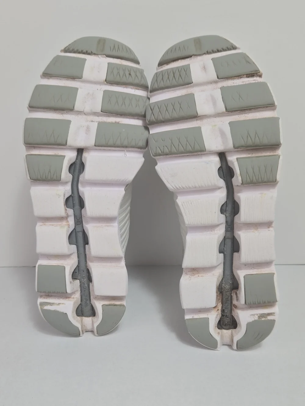 Size 7.5 - ON Cloudswift Glacier Women Running Workout Gym